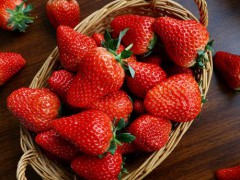 多吃草莓会胖？个头大是打了膨大剂？帮你解答